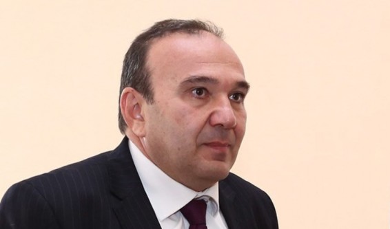 Նախարարն ընդունել է անբավարար ստացած ուսանողներին