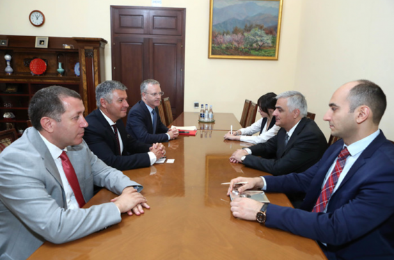 Փոխվարչապետ Մհեր Գրիգորյանն ընդունել է Ասիական զարգացման բանկի հայաստանյան գրասենյակի ղեկավարին