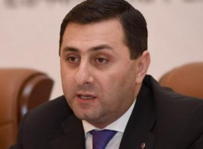Ձեր քրոջը էլի կալանք ենք տալու․ քննիչը շոգեբաղնիքում անկեղծացել է Սամվել Ֆարմանյանի հետ