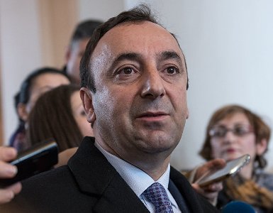 Հրայր Թովմասյանն արձակուրդում է. նա չի մասնակցում իր հարցով ԱԺ դիմումը վարույթ ընդունել-չընդունելու հարցի քննարկմանը
