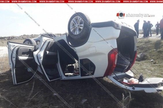 Գեղարքունիքում բախվել են Nissan և «ՍԱԶ 3507» մակնիշի ավտոմեքենաները, Nissan-ը դուրս է եկել երթևեկելի գոտուց և գլխիվայր շրջվել, կա վիրավոր. Shamshyan.com