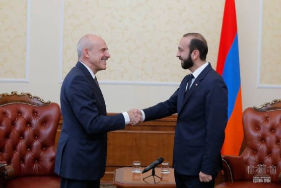 Председатель НС Армении принял посла ФРГ Михаэля Банцхафа