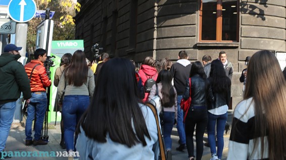 «Будем бороться до конца»: к проводящим сидячий пикет представителям молодежного крыла АРФД присоединились студенты из различных вузов Армении