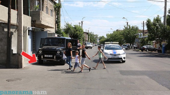 Աթոյան փողոցի բնակիչներն ահազանգում են՝ քաղաքացիների անվտանգ երթևեկությունը չեն ապահովում