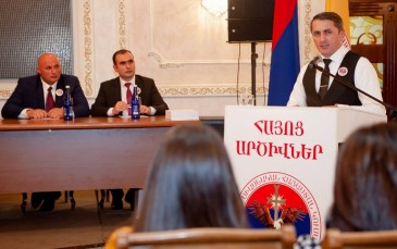 Ձեզ եմ ներկայացնում ի՛մ և «Հայոց Արծիվներ. Միասնական Հայաստան» կուսակցության՝ հեղափոխական 11 որոշումները