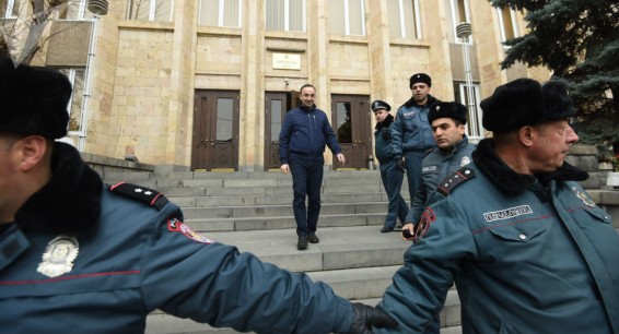 Заявление Генпрокуратуры по делу Грайра Товмасяна незаконно - защита главы КС