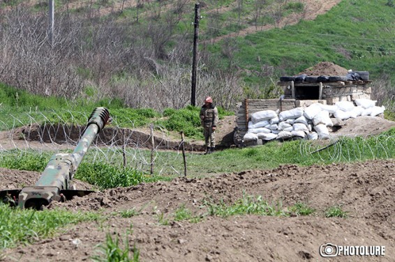 Армянский военнослужащий ранен азербайджанским снайпером