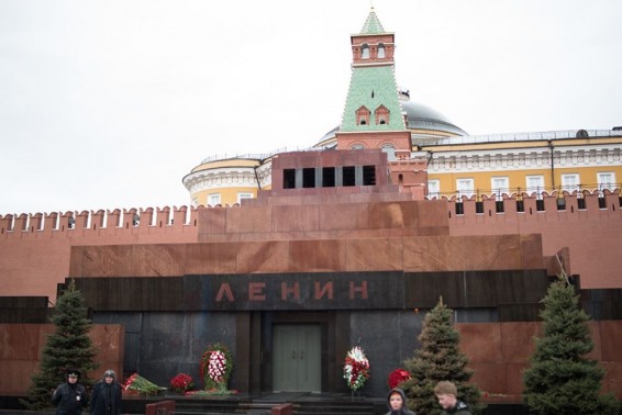 КПРФ предлагает не завешивать Мавзолей на Парад и вывесить портрет Сталина