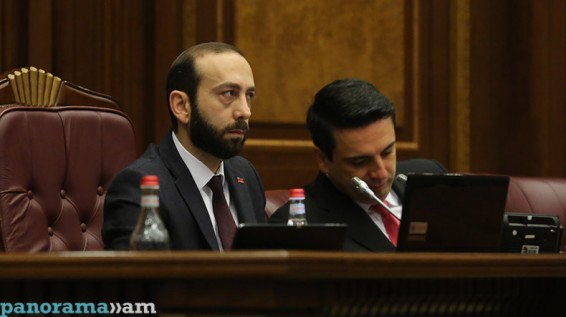 Спикер НС Армении Арарат Мирзоян объявил предупреждение Алену Симоняну