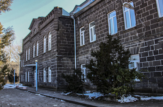 Հունվարի 11-ից Գյումրու «Թռչունյան տուն» գիշերօթիկը փակվեց, բոլոր սպասելիքներն ի չիք դարձան՝ 49 աշխատակից գործազուրկ է, 31 երեխա՝ անտուն. տնօրեն
