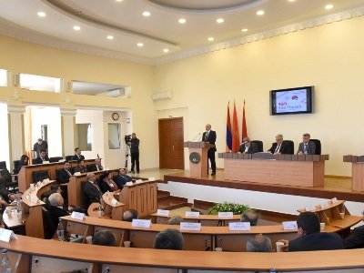 Բակո Սահակյանը մասնակցել է Հայ դատի հանձնախմբերի եւ գրասենյակների խորհրդաժողովի բացմանը եւ ելույթ ունեցել