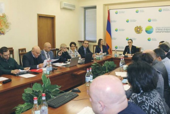 Ирина Капланян вела обсуждение, посвященное проблемам озера Севан