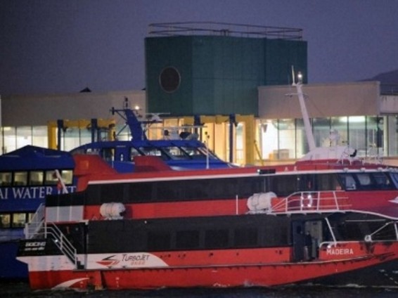 Հոնկոնգից ոչ հեռու 290 ուղեւորներով լաստանավը բախվել է մեկ այլ նավի