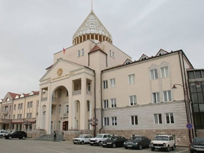 Արցախում դադարեցվում է պետական և տեղական ինքնակառավարման մարմինների սպասարկման գրասենյակների գործունեությունը