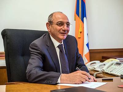 Թող ձեր ընտանիքներում տիրեն միայն երջանկությունն ու բարօրությունը. Բակո Սահակյանի ուղերձը