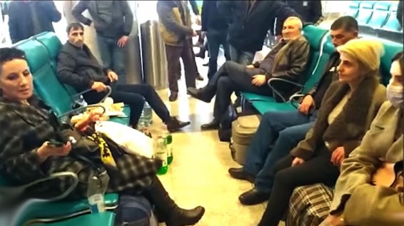 Меликян: Находящиеся в аэропорту в Москве граждане Армении сообщают, что правительство РА не позволяет им вернуться на Родину