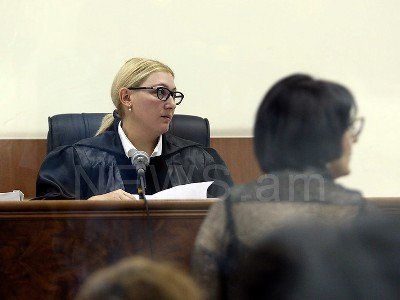 Աննա Դանիբեկյանը քթի պլաստիկ վիրահատության պատճառով է հետաձգում Քոչարյանի գործով քննությունը. Մանթաշյան