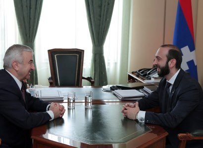 Արարատ Միրզոյանը Ստեփանակերտում հանդիպել է Աշոտ Ղուլյանի հետ