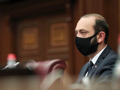 Արարատ Միրզոյանն իր ընտանիքի անդամների հետ միասին կորոնավիրուսի թեստ է հանձնել. պատասխանները բացասական են