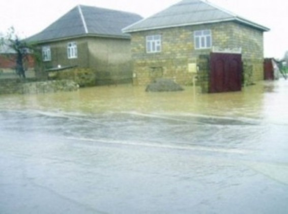 Ադրբեջանում ուժեղ անձրեւների պատճառով մի քանի գյուղեր կտրվել են արտաքին աշխարհից