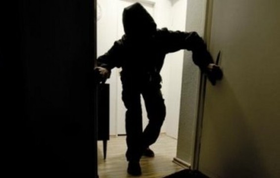 Գնացել է հյուր, բայց տեսնելով, որ բարեկամները քնած են՝ գողություն է կատարել