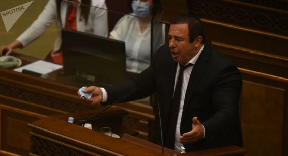Царукян выступил в парламенте и напомнил, как в свое время помог Пашиняну