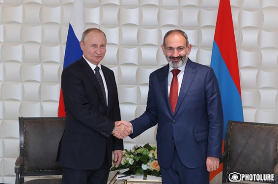 Пашинян поздравил Путина с успехом голосования по изменениям в Конституции РФ