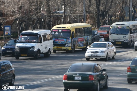 Чуть помедленнее: в Ереване снижен лимит скорости для автотранспорта