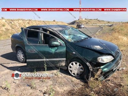 Երևան-Գյումրի ավտոճանապարհին Opel-ը բախվել է Հյուսիս-Հարավի բետոնե արգելապատնեշներին և գլխիվայր շրջվել․ կա 4 տուժած
