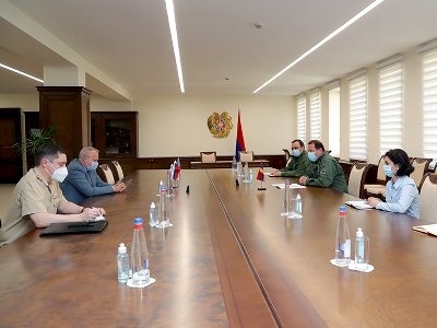 ՀՀ պաշտպանության նախարարը հանդիպել է ՌԴ դեսպանի հետ