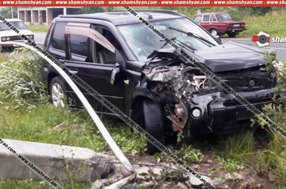 Լոռու մարզում Nissan X-Trail-ը բախվել է բետոնե էլեկտրասյանը և տապալել այն. կա վիրավոր. Shamshyan.com