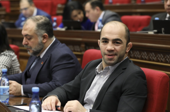Արսեն Ջուլֆալակյանն առաջարկել է ամսական ցմահ պատվովճար տրամադրել մարզիչներին