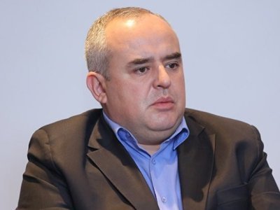 Փաստաբան Տիգրան Աթանեսյանը դադարեցնում է Հրայր Թովմասյանի սանիկի շահերի պաշտպանությունը