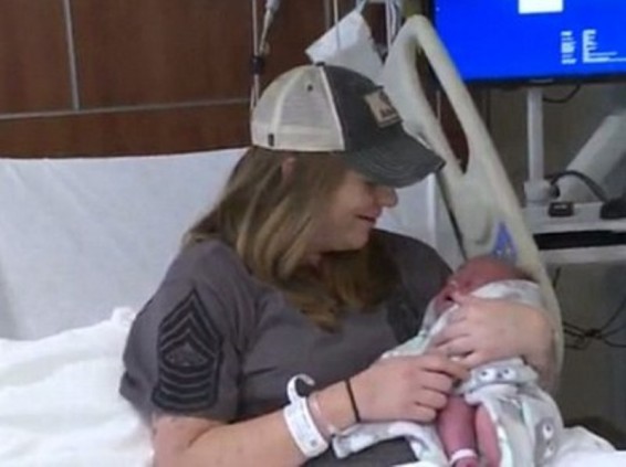 Ամերիկուհին երրորդ երեխային լույս աշխարհ է բերել նույն օրը, ինչ առաջին երկուսին