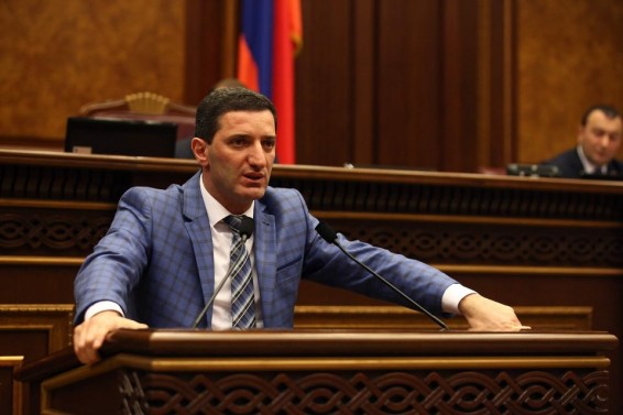 Ձայներ հողի տակից...