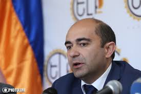 Հոնքն ուղղելու փոխարեն` աչքն էլ հետը հանում են...