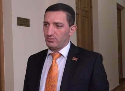Իշխանությունը թող բախտը փորձի՝ դուրս գա փողոց, իրենցից շատերին ծեծելով լարելու են․ Պետրոսյան