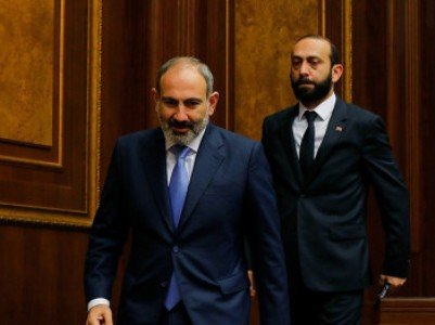 Никол Пашинян, Арарат Мирзоян, Гарегин II в некоторых случаях могут не носить маски
