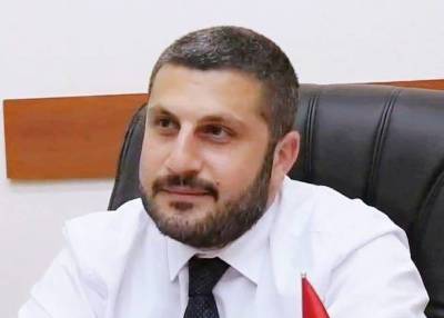 Արմեն Փամբուխչյանը վայր է դնում մանդատը. Արարատ Միրզոյանը հայտարարություն տարածեց