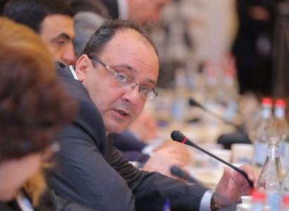 Ալիևը պատրաստվում է պատերազմի, իսկ մեր իշխանությունը ձի կամ էշ հեծնած հնոտիք է քրքրում ու «նապաստակ նկարում». Բեքարյան