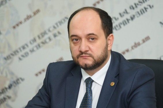 ԿԳՄՍ նախարարն այցելել է Շուշիի ու Ստեփանակերտի մի շարք ապաստարաններ, հանդիպել երեխաների հետ