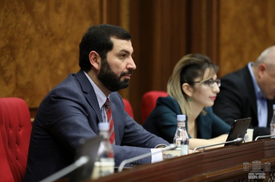 Եզդիական համայնքը շտապօգնության մեքենաներ է հասցրել Հայաստանի սահման և Պաշտպանության բանակին է տրամադրելու. Ռուստամ Բաքոյան