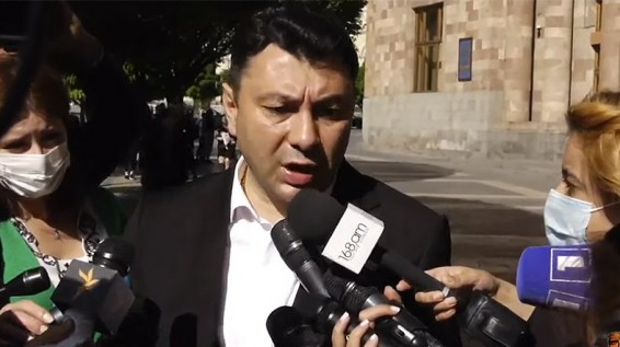 Չպետք է ներքաղաքական  օրակարգերով առաջ գնան.Շարմազանով