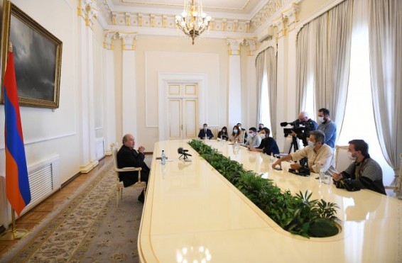 Սա սարսափելի ցավ է, մենք կորցնում ենք հայրենասեր երիտասարդների. ՀՀ նախագահը՝ եվրոպացի լրագրողներին