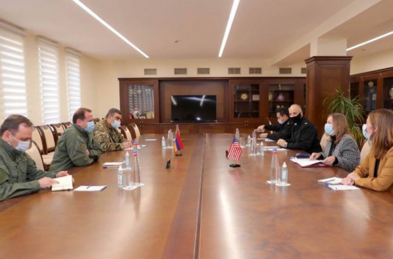 Մարտական գործողությունների դադարը հնարավոր է միայն տեղում դրա պահպանման վերիֆիկացիոն միջոցների կիրառման պարագայում․ Դ․ Տոնոյանը ընդունել է ՀՀ-ում ԱՄՆ դեսպանին