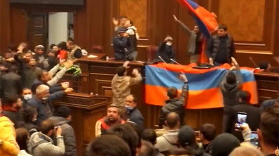 Ճշտվել են գիշերը իրավախախտումներ թույլ տված անձանց ինքնությունը, կան ձերբակալվածներ. Ոստիկանություն