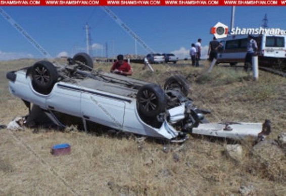 Երևան-Եղվարդ ճանապարհին «ВАЗ-2107»-ը բախվել է ճամփեզրի արգելապատնեշին և շրջվել