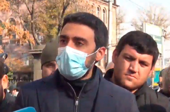 Դատարանին չի հաջողվել Աշոտ Մինասյանի ձերբակալման իրավաչափությանը զուգահեռ քննել կալանավորման միջոնորդությունը. դատարանը խորհրդակցական սենյակում է. պաշտպան