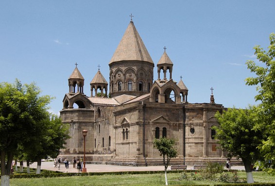 Հակամարտության այսօրինակ հանգուցալուծման համար պետք է պատասխանատվություն կրեն բոլոր իրավասու պաշտոնյաները՝ չբացառելով նաև հրաժարականների հավանականությունը. Մայր Աթոռ