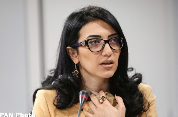 Նիկոլի ստեղծած իրականությունը մեկի դուռը թակելու է կորցրած աշխատանքի, մյուսինը՝ արտագաղթի տեսքով, բայց բոլորի դուռը թակելու է գլուխը հանգիստ բարձին դնել չկարողանալու տեսքով. Ա. Հովհաննիսյան